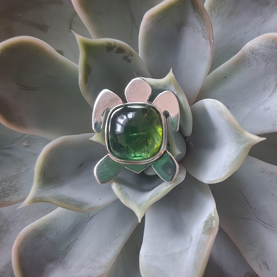 Pendentif tortue en argent sur mesure avec apatite verte, bijou personnalisé - Kørus création